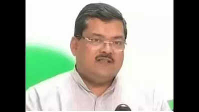 Wasnik holds meeting with TNCC leaders