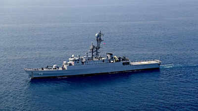 Sailor of sunken Iranian warship phoned dad to tell about US warnings before torpedo attack: Report