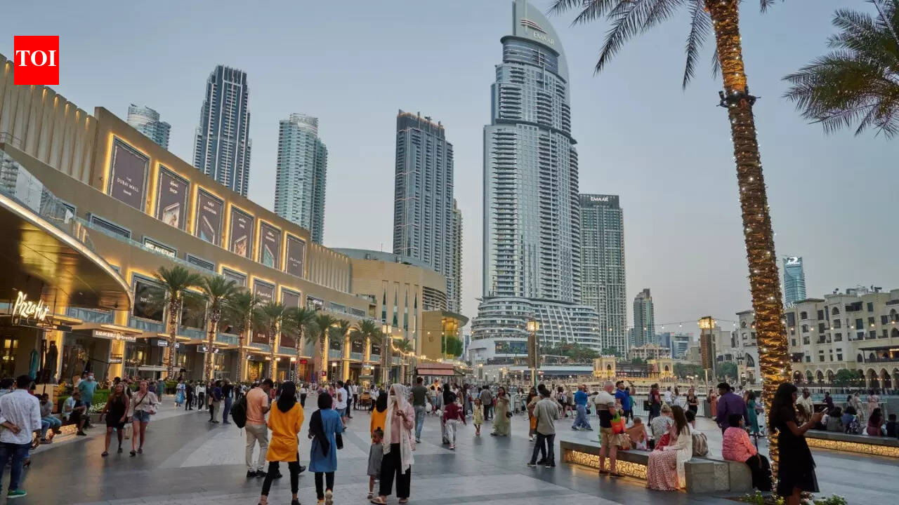 दुबई के शासक शेख मोहम्मद बिन राशिद अल मकतूम ने सख्त नया सुरक्षा कानून पेश किया: यूएई अमीरात में उल्लंघन करने वालों को Dh2 मिलियन का जुर्माना भरना पड़ सकता है।