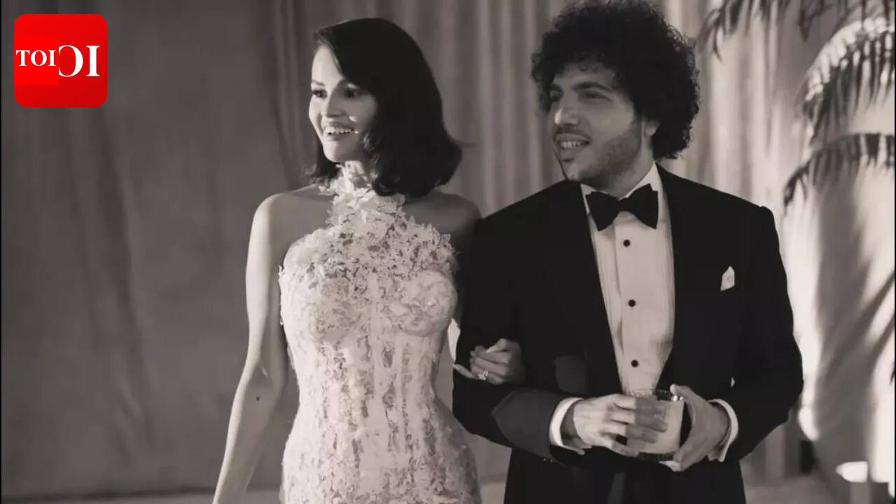 सेलेना गोमेज़ ने पति बेनी ब्लैंको को जन्मदिन की शुभकामनाएं देते हुए शादी की अनदेखी तस्वीरें साझा कीं |