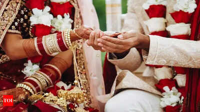 Bride jilts groom & walks off stage with boyfriend in Andhra Pradesh