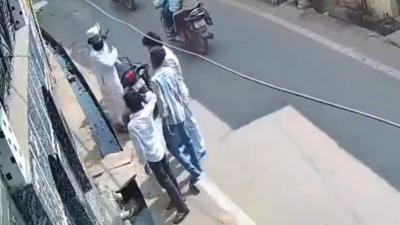  Muzaffarnagar cleric on way to mosque assaulted with sticks, bat; 5 named in FIR