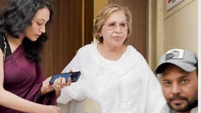 Helen attends Mahendra Bohra’s prayer meeting in Mumbai and offers support to Karanvir Bohra