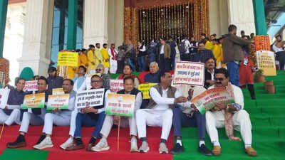 Budget session opens on stormy note; Cong MLAs enter well of House, stage walkout