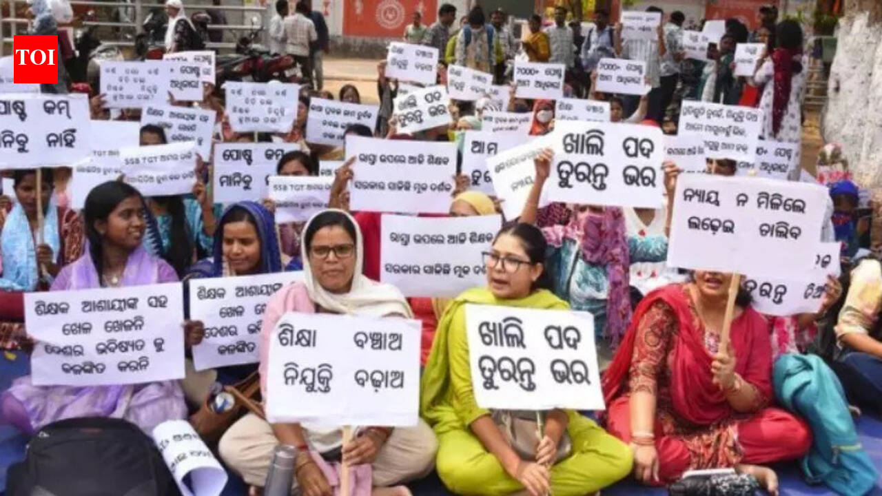 Odisha teacher vacancies: Aspirants demand recruitment for thousands of posts