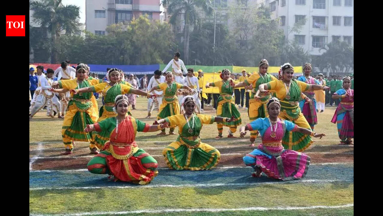 Cheers & colours mark Kol school’s sports day