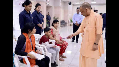 Solve problems of entrepreneurs on priority, CM directs officials