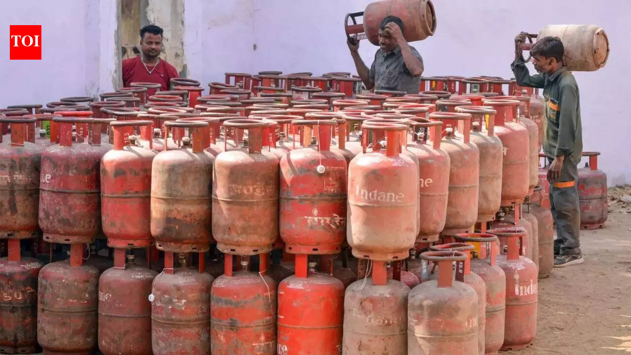 War threatens food businesses in Kolkata as Centre suspends commercial LPG supply