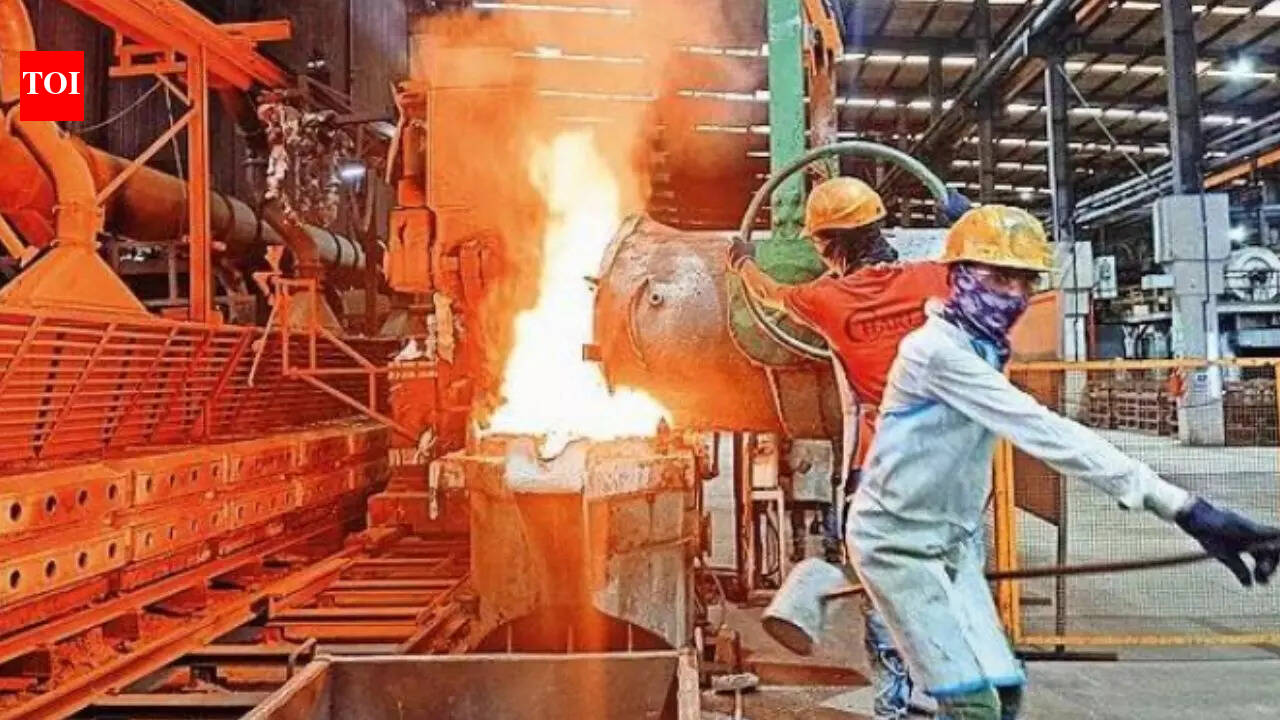 Kolhapur residents struggle as agencies impose 25-day waiting for gas bookings