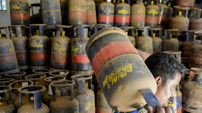 After price pinch, Kolkata homes now complain of LPG cylinder booking  refusals | Kolkata News - The Times of India
