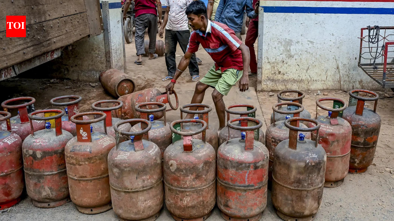 Amid Middle East crisis, oil companies raise domestic LPG refill waiting period from 21 to 25 days