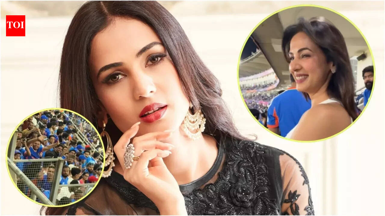 Sonal Chauhan blushes as crowd sings her 'Zara Sa' song live at India vs New Zealand T20 World Cup final - Video