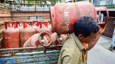 West Asia tensions disrupt LPG supply in Bengaluru, Mumbai, Kolkata; Centre orders higher production for domestic use