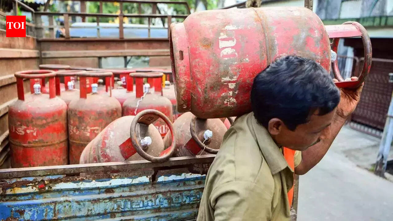 West Asia tensions disrupt LPG supply in Bengaluru, Mumbai, Kolkata; Centre orders higher production for domestic use