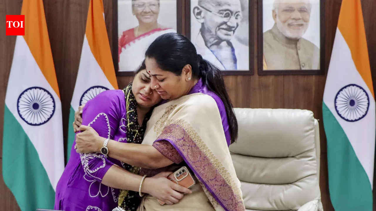 Delhi CM Rekha Gupta meets family of Uttam Nagar murder victim; 7 more held