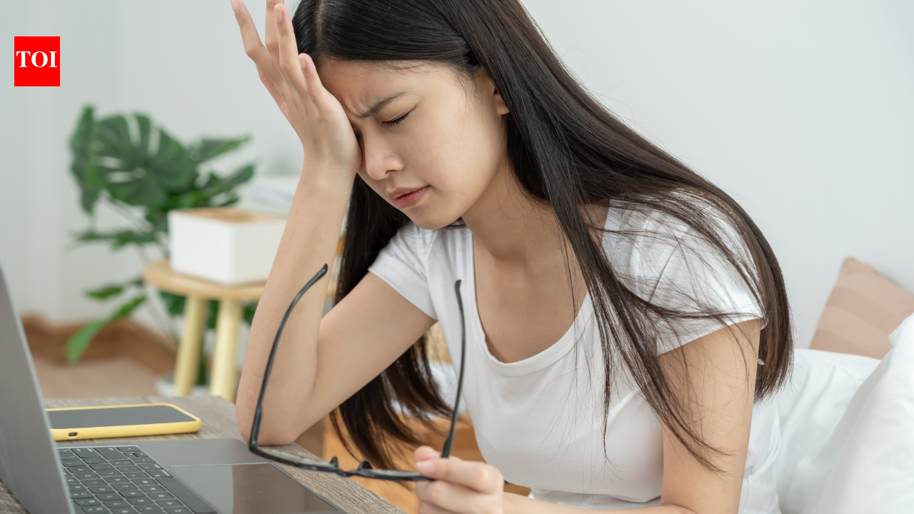 Illustration of dry irritated eyes