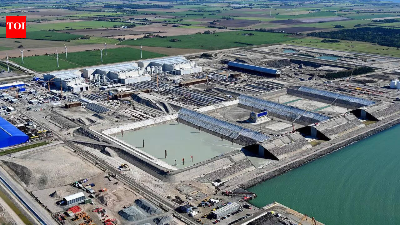 World’s longest underwater tunnel is being built with 73,000-ton blocks between Denmark and Germany