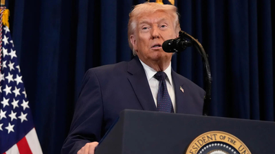  Trump recounts exchange with US military after strike on Iran navy ships