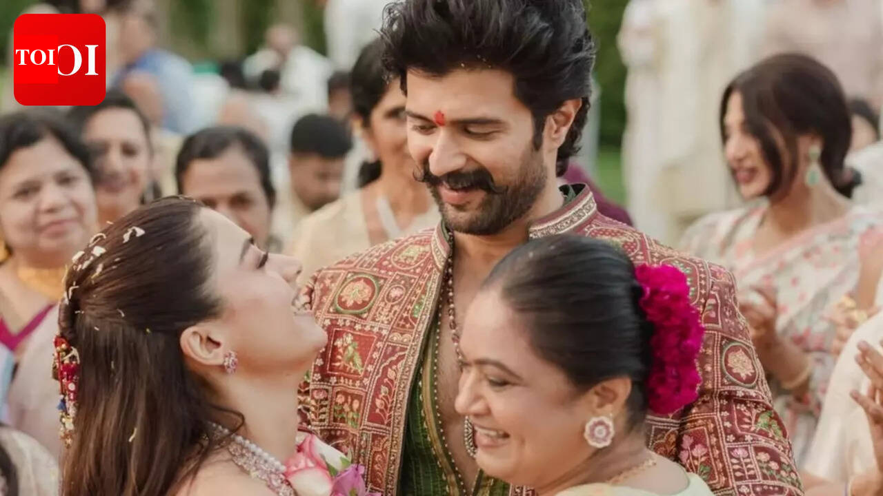 Vijay Deverakonda shares UNSEEN moments with Rashmika Mandanna