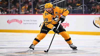Pittsburgh Penguins Defenseman Kris Letang Approaches Rare 800-Point Achievement Ahead of Clash With Carolina Hurricanes