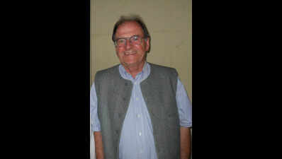 State pays tribute to German historian Kulke