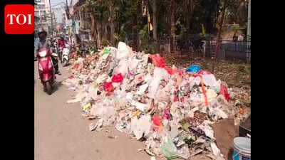  Adityapur residents oppose garbage dumping; Municipal waste piles up for six days amid health concerns