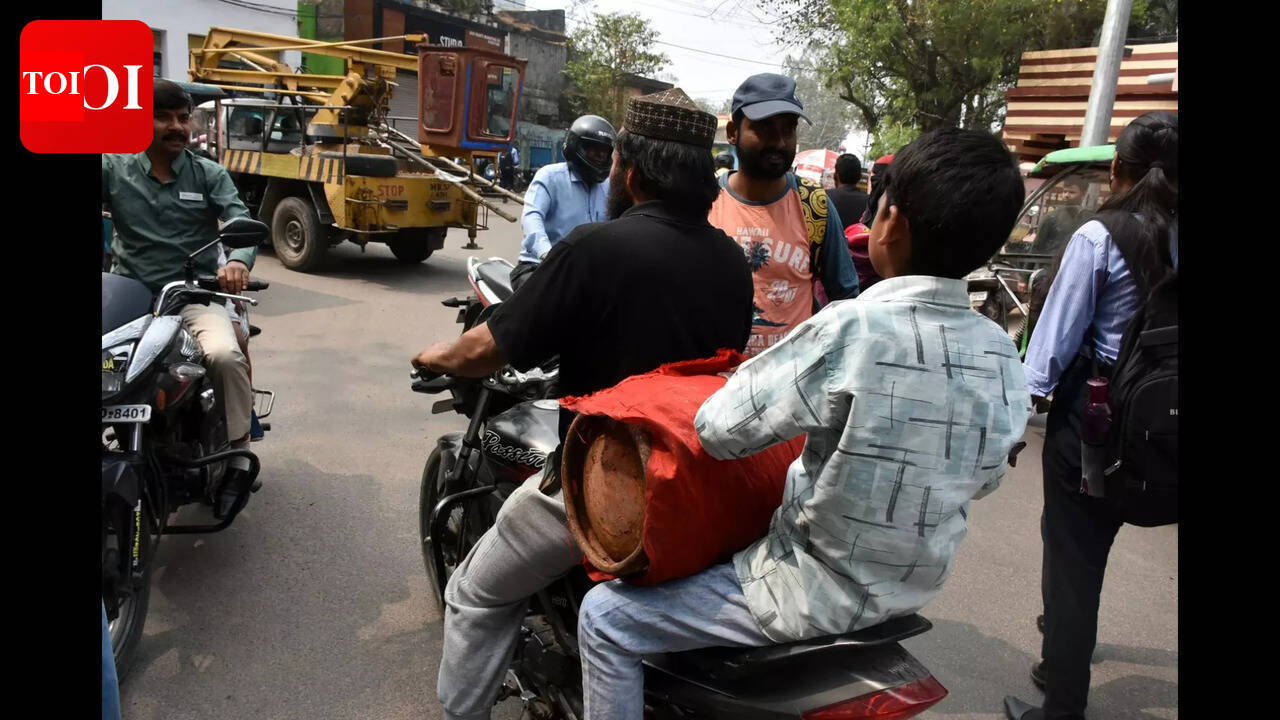 Panic buying strikes Ranchi: Residents rush to refill LPG cylinders amid conflict fears; Authorities assure no LPG shortage exists