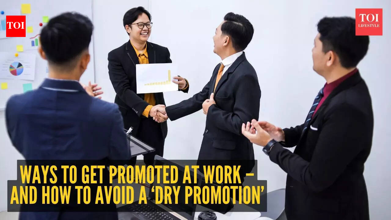 बेहतर नौकरी और वेतन वृद्धि चाहते हैं? कार्यस्थल पर पदोन्नति पाने के 5 तरीके – और ‘सूखी पदोन्नति’ से कैसे बचें