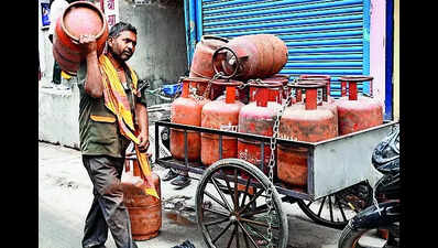 Extended LPG booking gap sparks worry among people