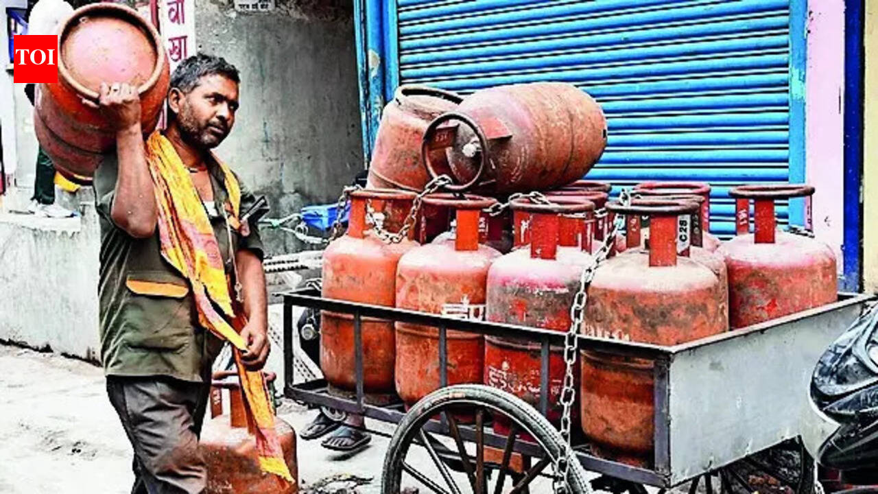 Extended LPG booking gap sparks worry among people