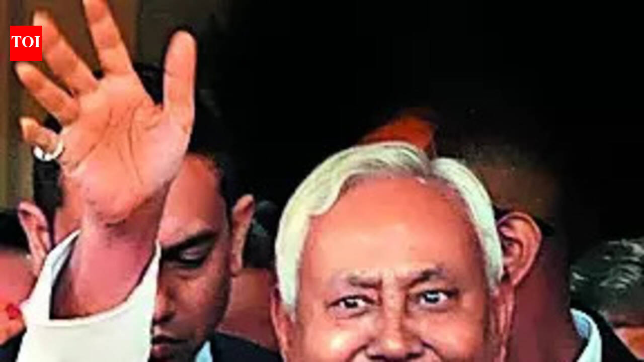 Nitish attacks opponents, highlights developments of 20 years