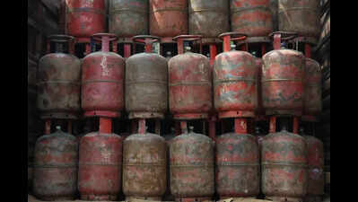 Nearly 100 Pune eateries hit by LPG supply restrictions; menus cut, kitchens shut and food delivery orders falter