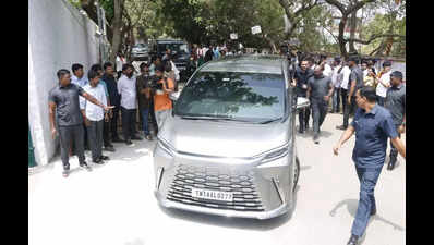 Vijay vets fan club heads, local body poll winners for poll tickets