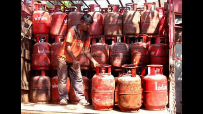 Shortage buzz from other cities triggers LPG anxiety in Indore homes
