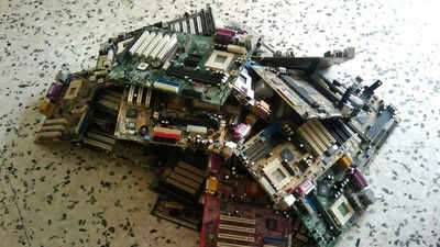 நாம் அனைவரும் தூக்கி எறியும் இந்த மின்னணு சாதனம் 450 மில்லிகிராம் 22 காரட் தங்கத்தை மறைக்கிறது என சுவிஸ் விஞ்ஞானிகள் தெரிவித்துள்ளனர்.