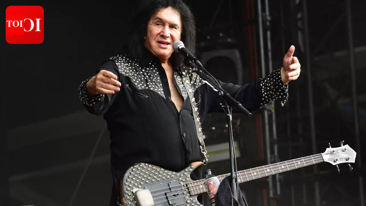 KISS star Gene Simmons blasts Ben Stiller and Mark Ruffalo over political posts: 'Do your art and shut up'
