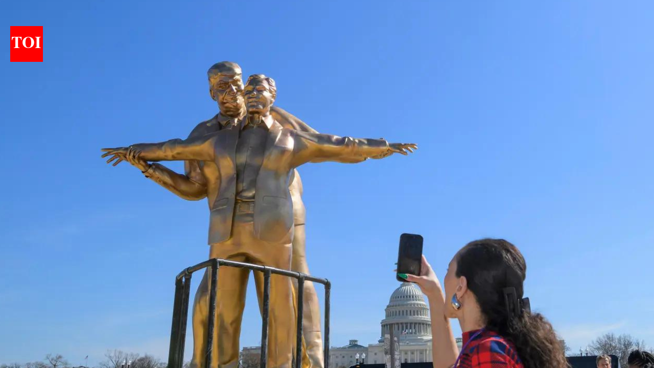 'King of the world' statue of Trump & Epstein in Titanic pose appears near US Capitol