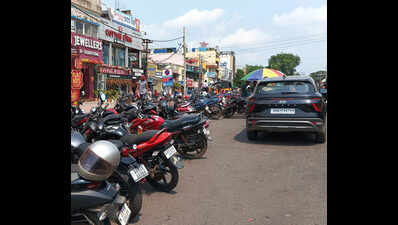 21 roads in city declared as ‘no parking zones’: Min