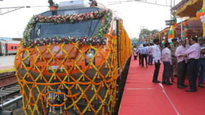 PM Modi flags of Podanur-Dhanbad Amrit Bharat Express train