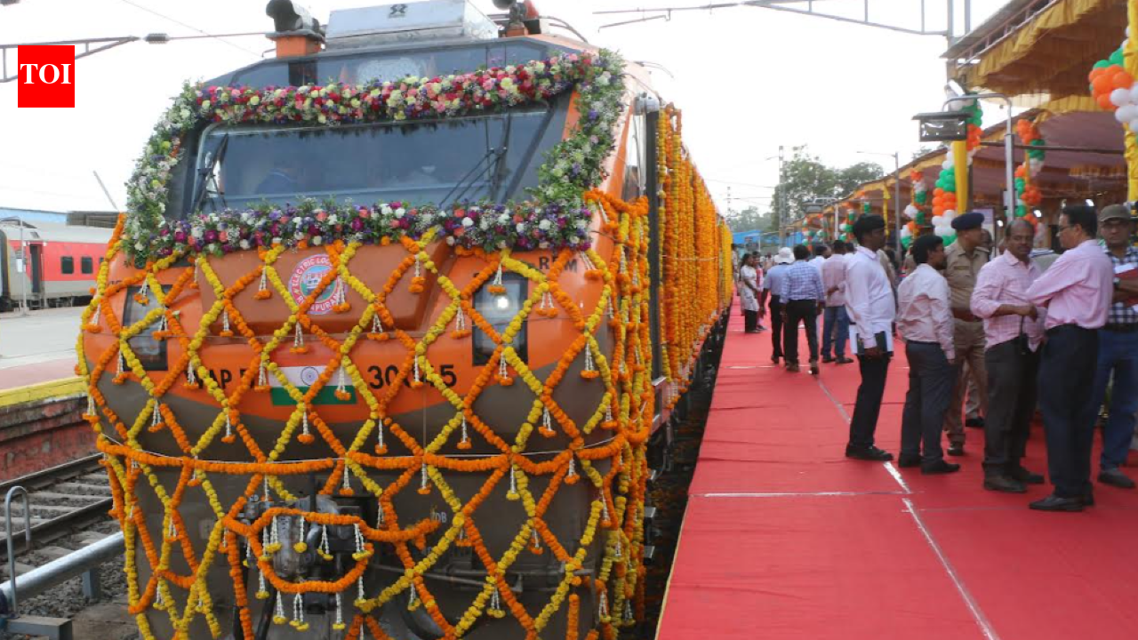 PM Modi flags of Podanur-Dhanbad Amrit Bharat Express train