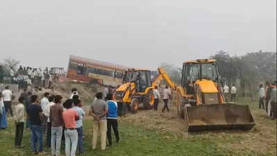 5 dead in separate crashes amid morning haze on highways