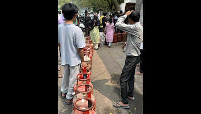 Eateries struggle to ‘keep the flame burning’ as commercial LPG cylinders go out of stock
