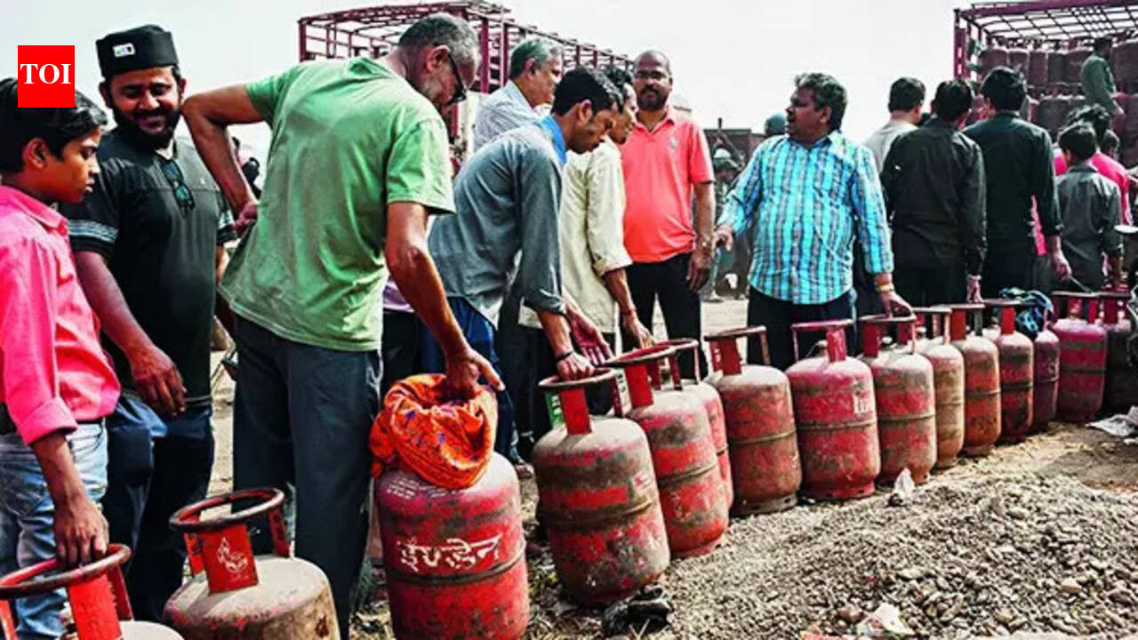 Gulf crisis: Don't rush-book LPG cylinders, delivery in 2.5 days, says government