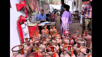 Tricity runs low on LPG supply, kitchens to eateries feel the heat