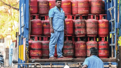 Gas out! LPG shortage fears send Chennaiites into planning mode; eateries warn of closure, residents stock up supplies