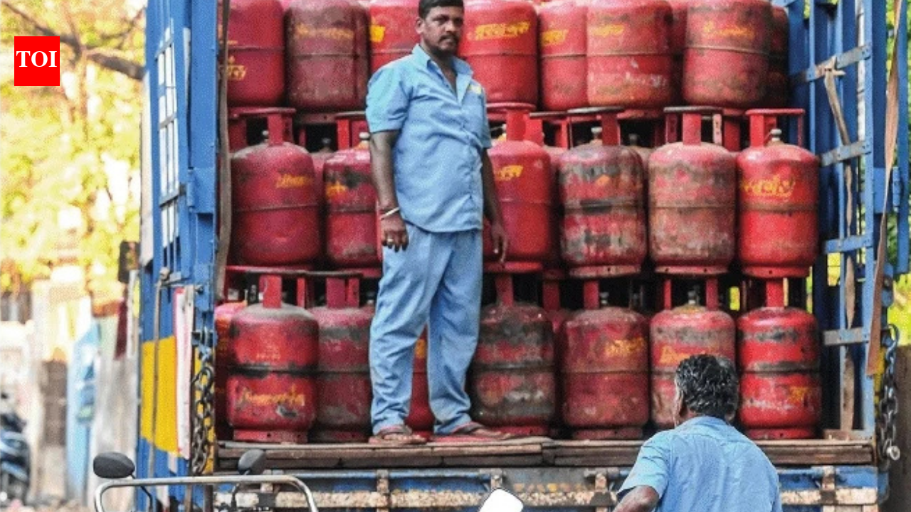Gas out! LPG shortage fears send Chennaiites into planning mode; eateries warn of closure, residents stock up supplies