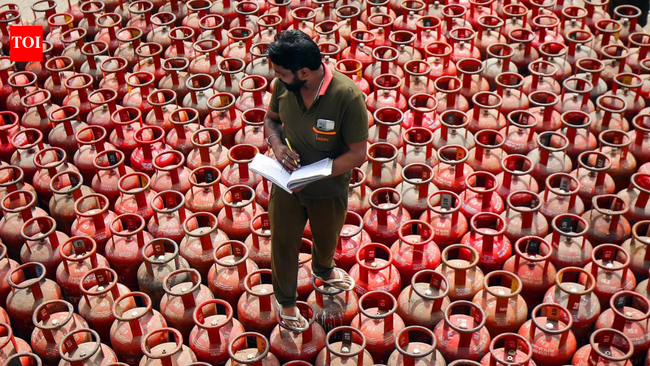 India LPG Cylinder Shortage News Live Updates: Induction cooktops see 25X demand on Flipkart; 2 arrested for hoarding over 350 cylinders  timesofindia.indiatimes.com