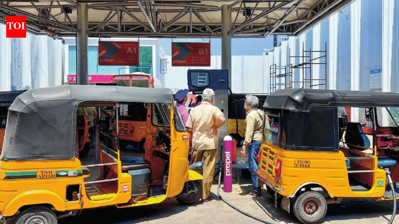 Chennai auto drivers queue at LPG stations amid fuel shortage, forced ...