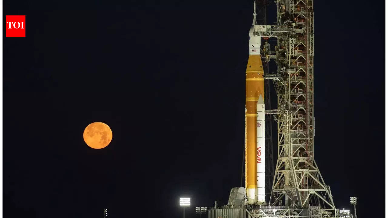 नासा आज रात प्रमुख चंद्रमा मिशन अपडेट में आर्टेमिस II लॉन्च टाइमलाइन का अनावरण करने के लिए तैयार है |