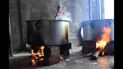 Kadri temple turns to firewood as cylinder supply falters